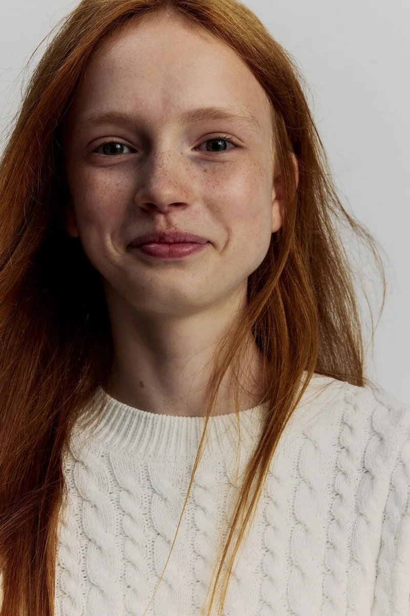 اتش اند ام كنزة محبوكة بنمط الحبال